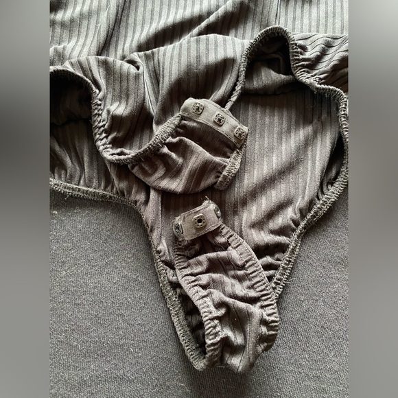 PrettyLittleThing Button top Black Bodysuit! Excellent Condition! Size 12 USA - Picture 6 of 12